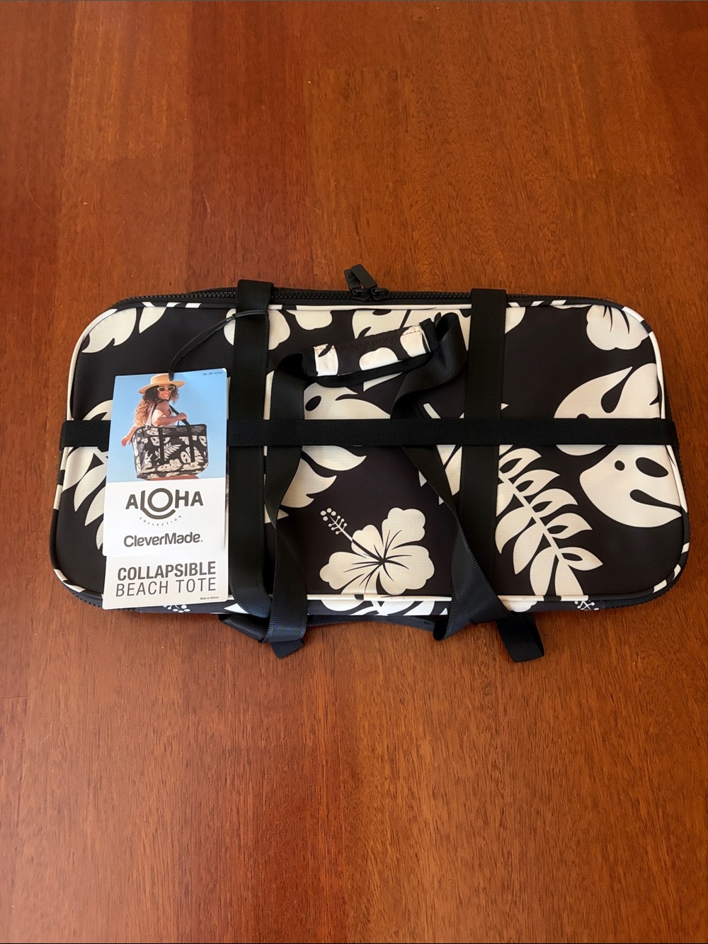 NWT ALOHA + CleverMade Collapsible Beach Tote - Black & White Floral